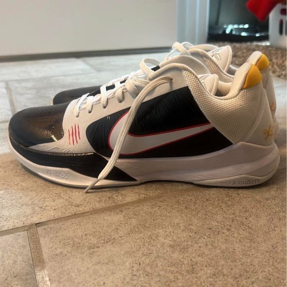 Nike Men's White and Black Trainers
